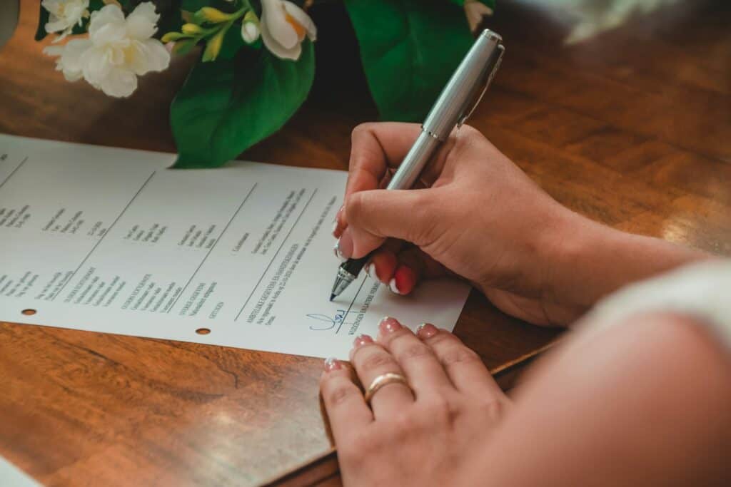Notice period calculator — person signing a workplace document